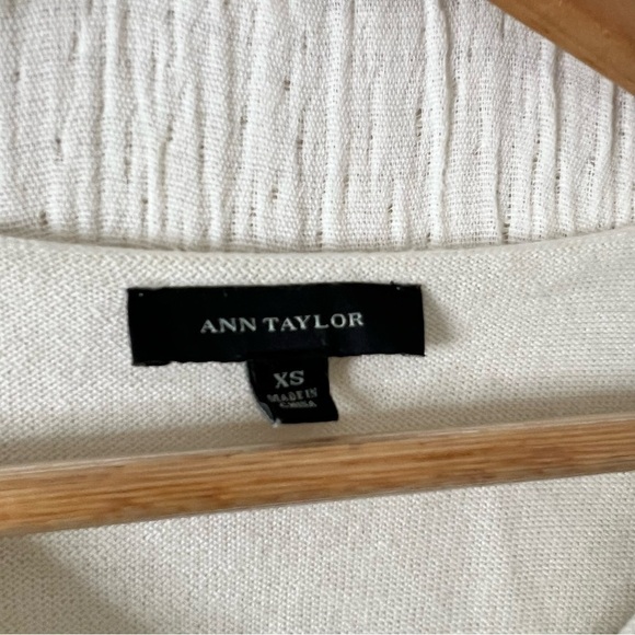 Ann Taylor Gray white charcoal color block v-neck merino wool sweater size XS - Picture 7 of 7